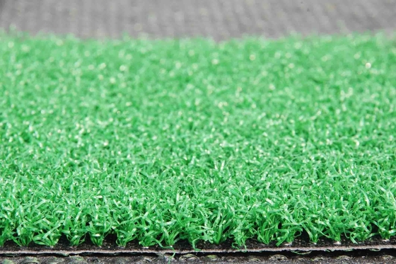 Hierba artificial de apoyo de golf de PP 266 puntos/m para uso al aire libre o suelo de la casa con alta densidad