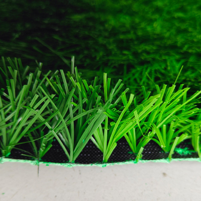 Césped artificial de fútbol bicolor 50 mm Protección ambiental para campos deportivos con látex verde SBR