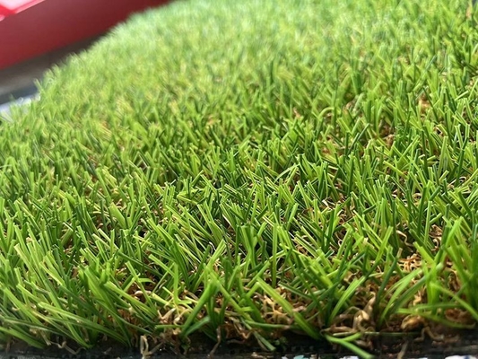 Césped artificial verde personalizado para paisajes con altura de pila de 38 mm y Dtex 8000