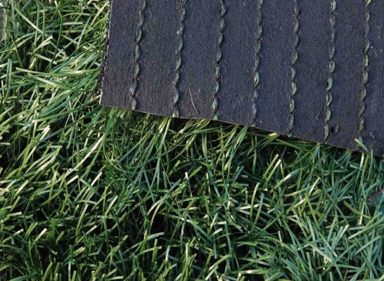 140 puntos de sutura/m2 Césped artificial para deportes sintéticos con 32 mm de altura para jardinería y jardinería