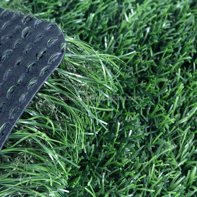 Material PP Hierba artificial de ocio utilizada para balcón del patio trasero y jardín de infantes con resistencia a los rayos UV