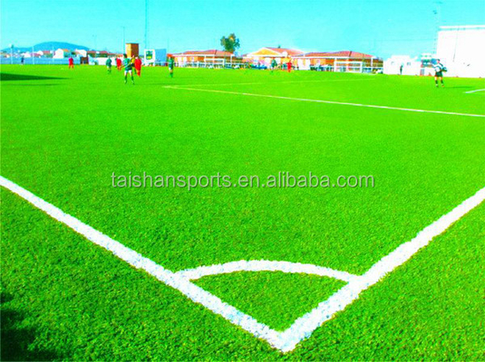 Césped deportivo artificial de alta densidad utilizado para el campo de fútbol con adherente PU y tamaño personalizable