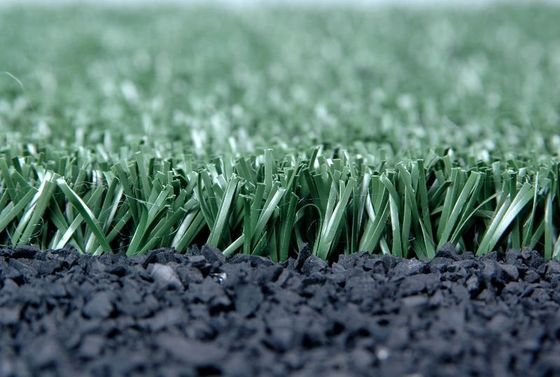Césped de fútbol de material PP de 15 mm de altura de pelo con 12000 Dtex y revestimiento de PU para campos deportivos exteriores