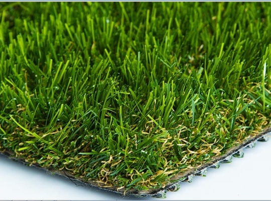 PP o PE Hierba de césped verde oscuro para jardín con soporte y revestimiento personalizables