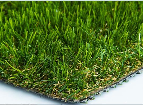 Césped artificial ecológico resistente a los rayos UV con respaldo personalizable para jardines y campos exteriores