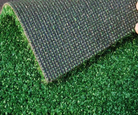 Hierba artificial de apoyo de golf de PP 266 puntos/m para uso al aire libre o suelo de la casa con alta densidad