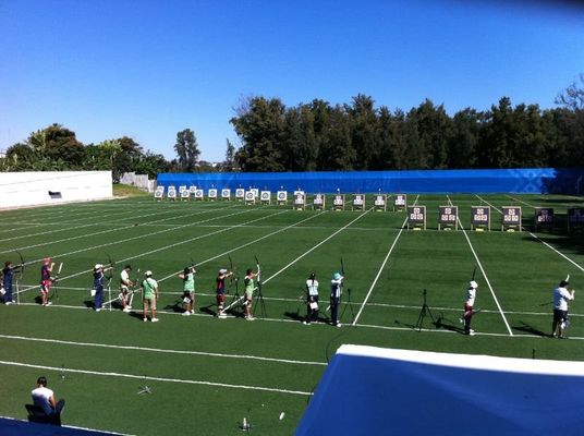 Césped artificial de fútbol de 32 mm de altura de pila con soporte CPP + LENO y recubrimiento de látex SBR