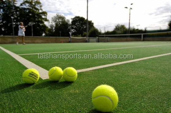 Material PE Fútbol sintético Césped artificial verde con velocidad de costura 140 puntos/m 50 mm Altura de pila MOQ 1000m2