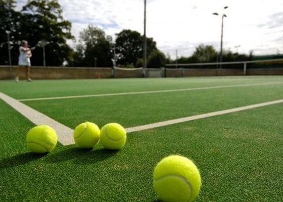 Hierba artificial resistente a los rayos UV para campos deportivos con instalación sin relleno