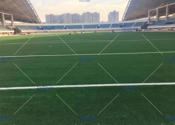 Césped artificial de alta densidad con certificación FIFA de 55 mm de altura para canchas de fútbol con bajo mantenimiento