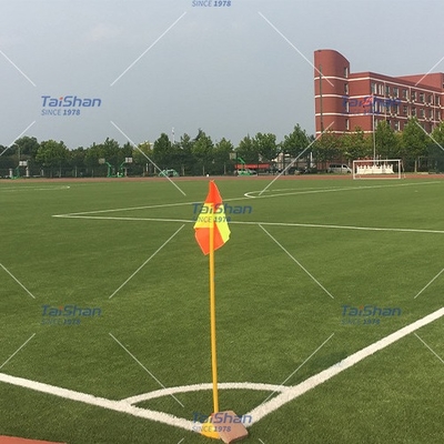 Césped artificial de fútbol certificado por la FIFA de 60 mm Para deportes al aire libre Campos con colores personalizados dtex y densidad de bajo mantenimiento