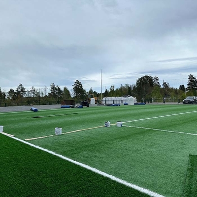 Césped artificial de 30 mm para el patio de recreo para deportes y ocio