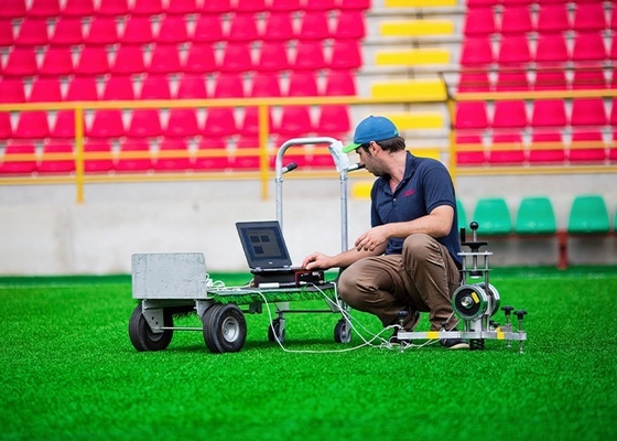Césped artificial de fútbol de 50 mm 160 puntos/M Césped falso para exteriores Para campos de fútbol y actividades al aire libre con bajo mantenimiento