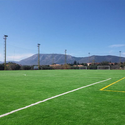 Césped artificial de fútbol de alto nivel 45 mm 150 puntos/m Césped artificial verde oscuro Bajo mantenimiento