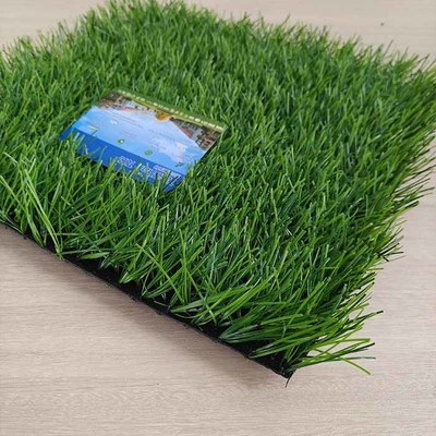 Césped artificial de fútbol de alto nivel 45 mm 150 puntos/m Césped artificial verde oscuro Bajo mantenimiento