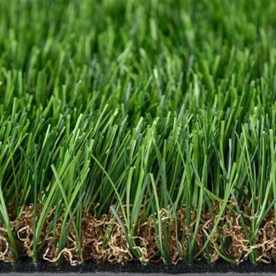 Césped artificial verde sin relleno de 30 mm utilizado para el área de mascotas o jardines en la azotea con resistencia a los rayos UV y buena elasticidad