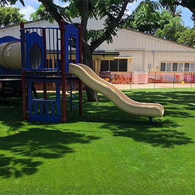 Césped artificial para patios de juego de 40 mm con densidad Dtex 11600 y 18900 utilizado para la decoración del paisaje