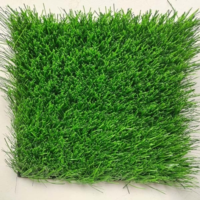 Césped artificial verde de 60 mm de altura de pila utilizado para deportes al aire libre con gran resistencia a los rayos UV y bajo mantenimiento