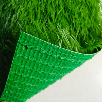 Césped artificial de fútbol bicolor 50 mm Protección ambiental para campos deportivos con látex verde SBR