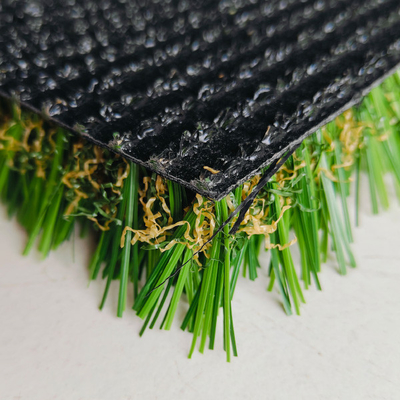 Hierba artificial verde multifuncional de 30 mm de altura con recubrimiento de PU y doble respaldo de PP