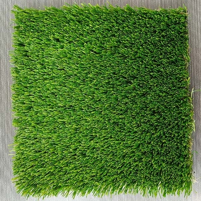Césped artificial verde de 40 mm con bajo mantenimiento y excelente rendimiento para uso en interiores o exteriores