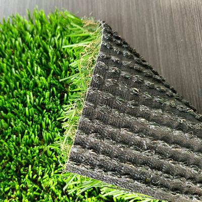 Utilice hierba verde artificial de paisaje de 35 mm para transformar sus áreas de ocio y patios familiares