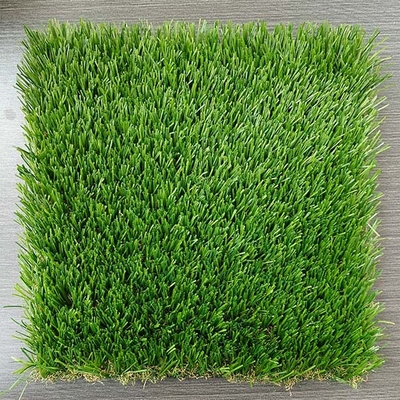 42mm Tres colores diferentes de verde y un color marcado mezclado hierba artificial para deportes y soluciones de jardín