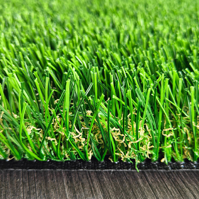 Toque suave, aspecto natural y césped artificial de larga duración adecuado para la colocación de parques y jardines