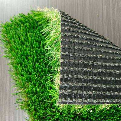 Toque suave, aspecto natural y césped artificial de larga duración adecuado para la colocación de parques y jardines