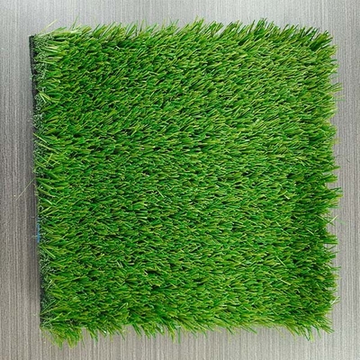 14600 Dtex Gran resistencia a los rayos UV Bajo mantenimiento Césped artificial verde con respaldo de látex SBR negro o verde