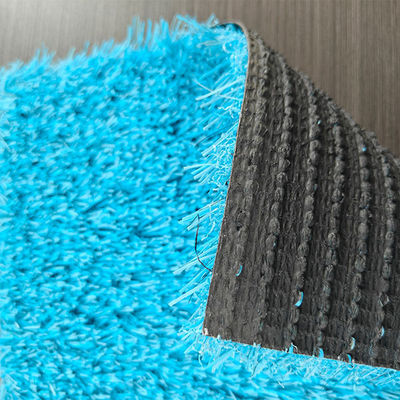 25 mm de altura de pila Antiestático resistente a los rayos UV hierba artificial con superficie azul personalizable