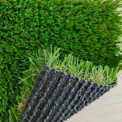 Césped artificial de paisaje de ocio de 32 mm con adhesivo PU y doble respaldo PP