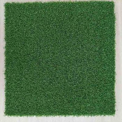 Césped artificial de golf de 15 mm de alto rendimiento con gran resistencia a los rayos UV superficie plana y sensación suave