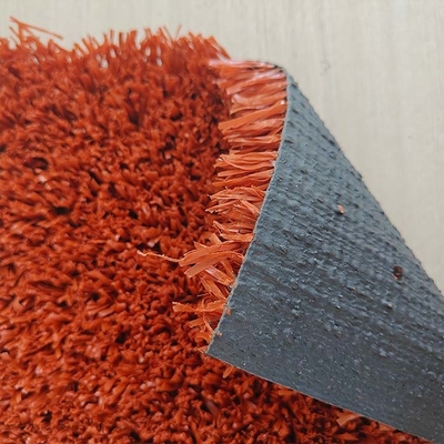 Césped artificial de tenis rojo de ladrillo 6300 Dtex 25 mm de malla de hierba multifuncional de bajo mantenimiento