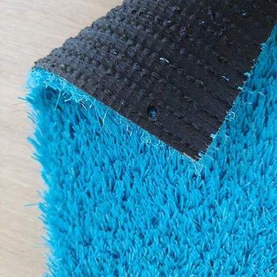 Césped sintético antiestático con altura de pila de 20 mm Gran resistencia a los rayos UV y bajo mantenimiento para campos deportivos