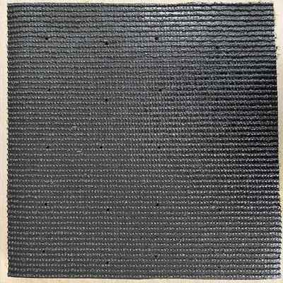 Adhesivo PU 28mm 13800 Dtex Paisaje Hierba artificial Double PP Backing Balcones patios traseros Decoraciones Resistencia a los rayos UV Bajo mantenimiento