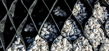 2025 Nuevo césped artificial sin relleno con esterco absorbente de golpes para deportes