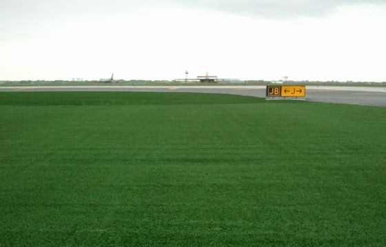 Césped artificial antiabrasión de 40 mm para escenarios aeroportuarios