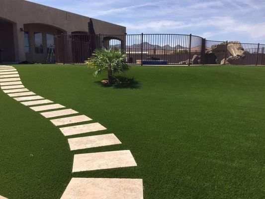 Césped artificial de paisaje de 40 mm de altura para mantenimiento diario cero y rendimiento en todo tiempo en jardines y patios