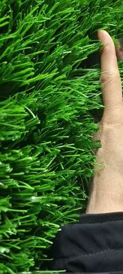 Césped artificial de fútbol resistente a los rayos UV con una altura de pila de 60 mm y sin metales pesados para un rendimiento duradero