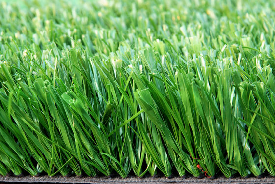 Césped artificial de fútbol resistente a los rayos UV con una altura de pila de 60 mm y sin metales pesados para un rendimiento duradero