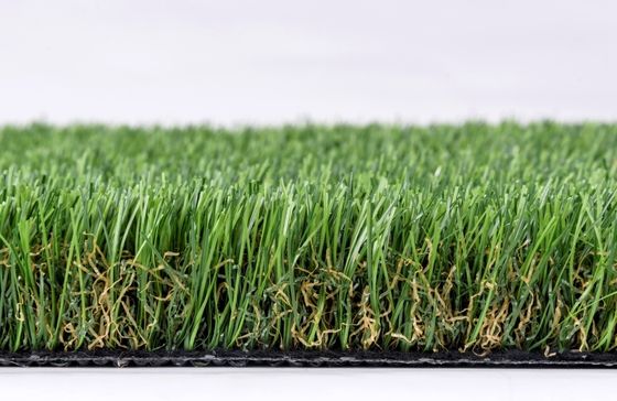 Hierba artificial resistente a los rayos UV con alta permeabilidad al agua y bajo mantenimiento para el paisajismo