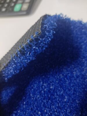 Césped artificial de 12 mm Césped padel de alta densidad Color azul PE Material de bajo mantenimiento Excelente rendimiento