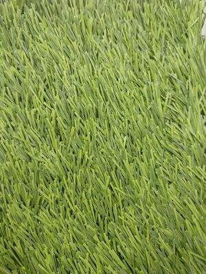 Césped artificial para fútbol con materiales reciclados, altura de pelo de 60 mm y 12000 Dtex para superficies deportivas sostenibles