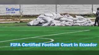 Cancha de fútbol certificada por la FIFA recientemente instalada en las Islas Galápagos de Ecuador